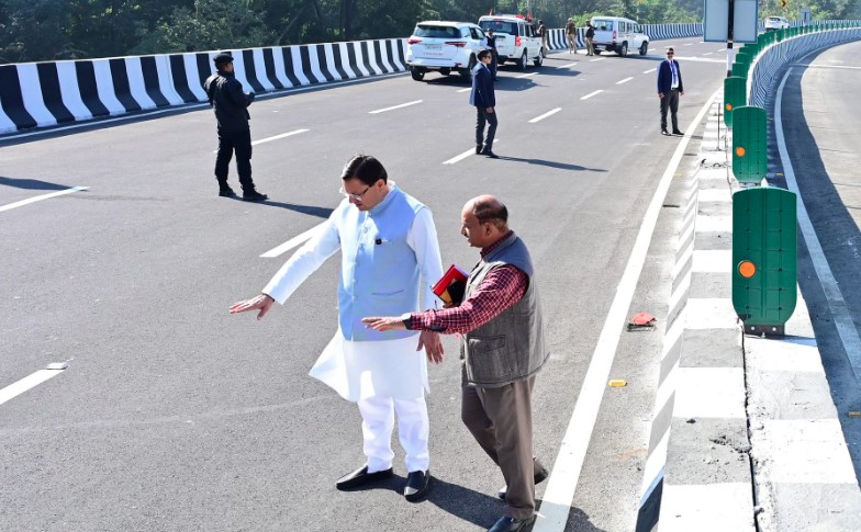 सीएम धामी ने दिल्ली-दून एक्सप्रेस वे के निर्माण कार्यों का स्थलीय निरीक्षण किया