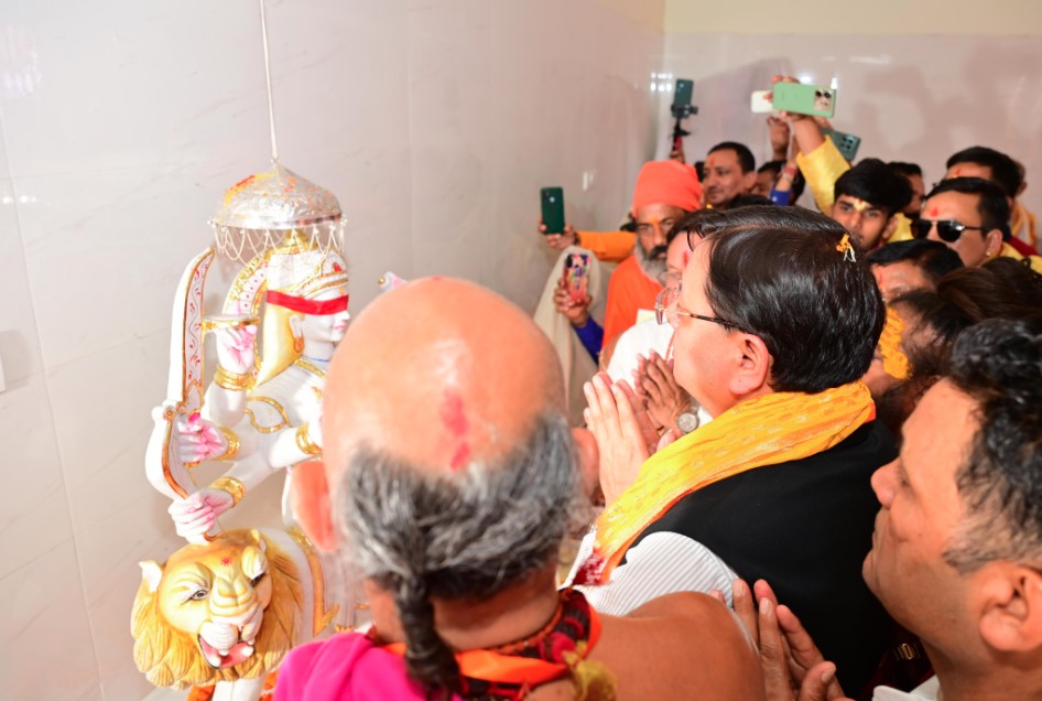 सीएम धामी ने कालू सिद्ध मंदिर में की पूजा-अर्चना