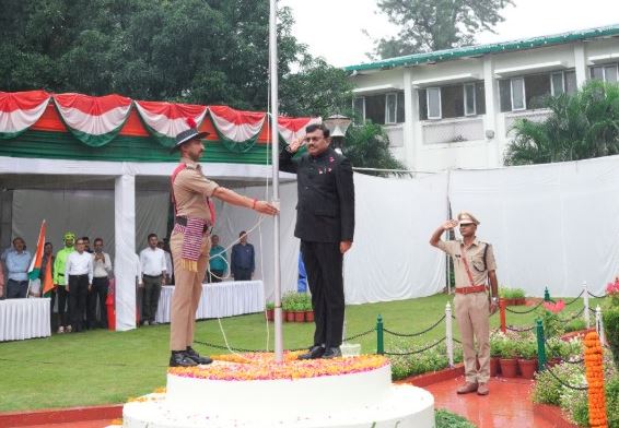 मुख्य सचिव आनन्द बर्द्धन ने 79वें स्वतंत्रता दिवस के शुभ अवसर पर किया ध्वजारोहण