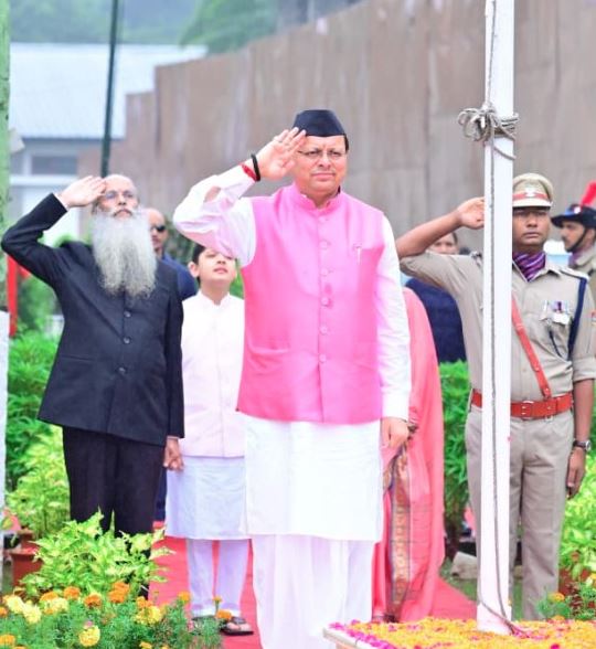 79वें स्वतंत्रता दिवस के अवसर पर मुख्यमंत्री धामी ने ध्वजारोहण कर प्रदेशवासियों को दिलाई राष्ट्रीय एकता की शपथ