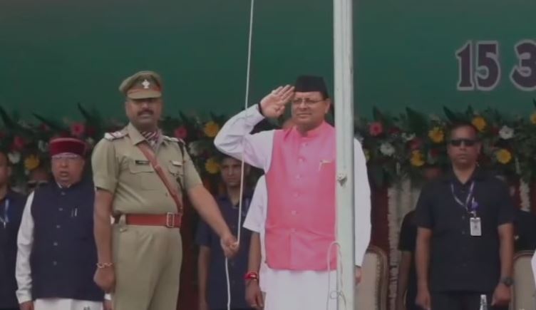 79वें स्वतंत्रता दिवस पर सीएम धामी ने परेड ग्राउंड में किया भव्य ध्वजारोहण