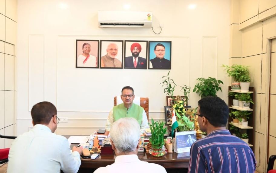 ग्राम्य विकास मंत्री गणेश जोशी ने बरसात से बाधित सड़कों को प्राथमिकता के साथ खोलने के दिए निर्देश