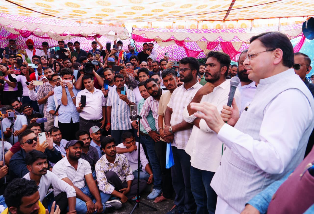 युवाओं के बीच सीएम धामी, परीक्षा घोटाले की सीबीआई जांच की मांग आगे बढ़ाई।