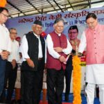 धामी ने साहित्यकार एस.आर हरनोट का नेगी संस्कृति सम्मान से सम्मान किया।