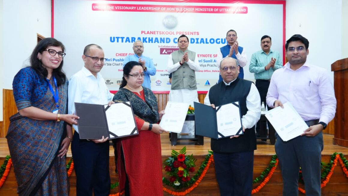 मुख्यमंत्री पुष्कर सिंह धामी ने सारकोट स्कूल में डिजिटल क्लासरूम की शुरुआत ऑनलाइन की।