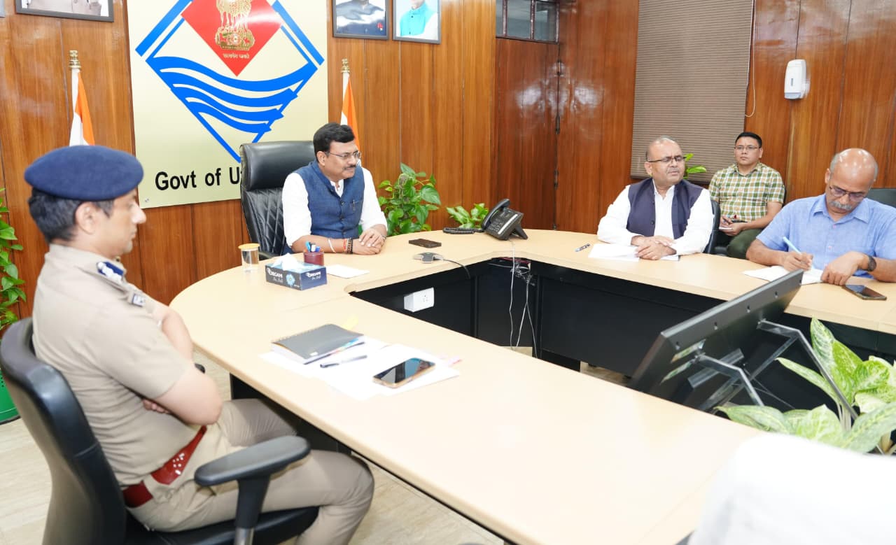 भूस्खलन रोकथाम पर मुख्य सचिव ने वाडिया संस्थान व अन्य संगठनों संग विचार-विमर्श किया।