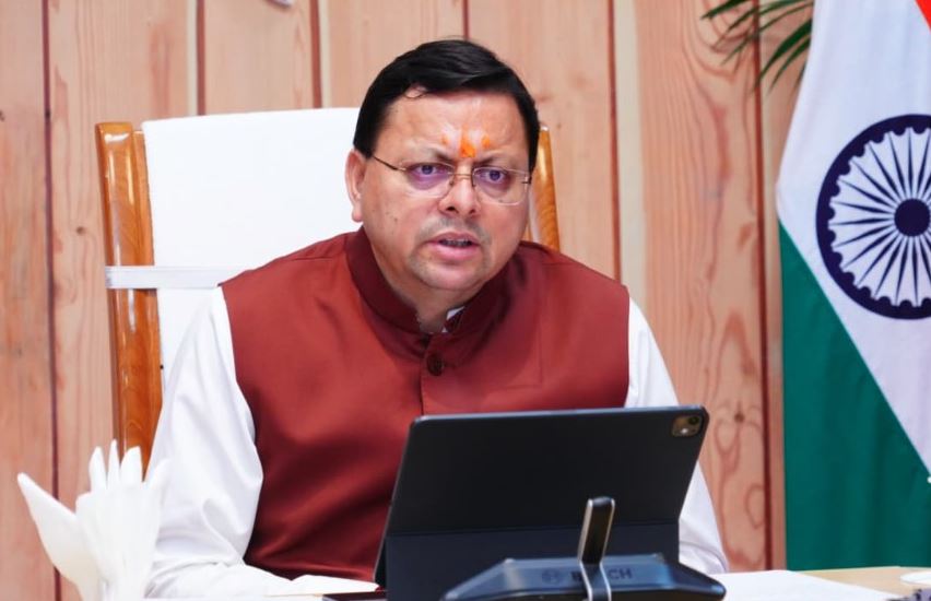 मुख्यमंत्री धामी ने सड़कों की मरम्मत और गड्ढा मुक्त अभियान को तेज़ करने को कहा।