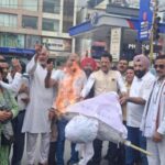 कांग्रेस का राज्य सरकार पर हमला, जॉर्ज एवरेस्ट पार्क आवंटन मामले में पूरे प्रदेश में प्रदर्शन कर फूंका पुतला