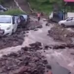 हिमाचल में बादल फटने और भूस्खलन से हाहाकार, सैकड़ों सड़कें बंद