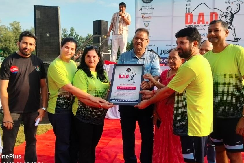 नशा मुक्ति अभियान के तहत आयोजित मैराथन की शुरुआत कैबिनेट मंत्री गणेश जोशी ने की, जिसमें बड़ी संख्या में युवा शामिल हुए।