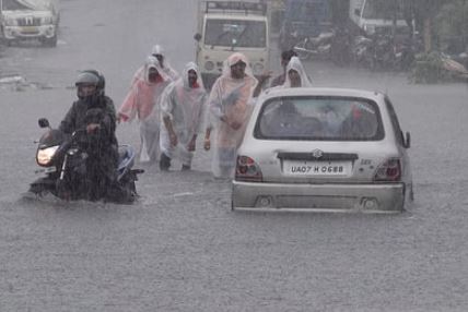 ऋषिकेश में मूसलाधार बारिश, ढालवाला जलमग्न