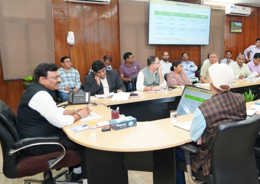 मुख्य सचिव आनन्द बर्द्धन ने सीएम-आरकेवीवाई के तहत राज्य स्तरीय बैठक की अध्यक्षता की।