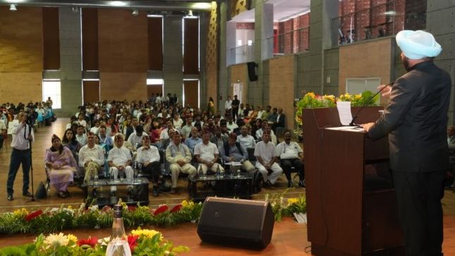 ‘हिमालय कॉलिंग 2025’ का शुभारंभ देहरादून से, राज्यपाल ने कहा – “मानव सभ्यता का भविष्य हिमालय की सुरक्षा पर निर्भर है।”