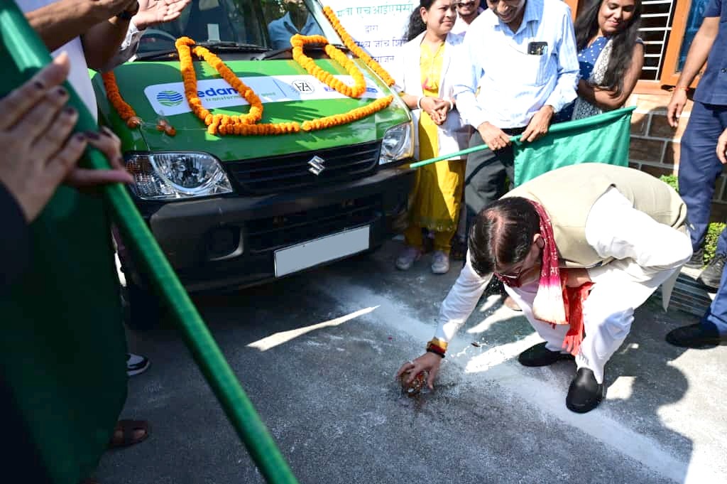 खटीमा में सीएम पुष्कर सिंह धामी ने 9 मोबाइल स्वास्थ्य सेवा वाहनों को रवाना किया, ये वाहन हंस फाउंडेशन व हिन्दुस्तान जिंक के सहयोग से उपलब्ध कराए गए हैं।