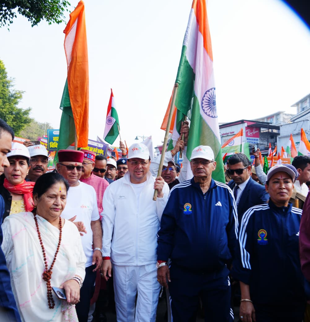मुख्यमंत्री धामी ने घंटाघर में सरदार पटेल की प्रतिमा पर श्रद्धांजलि दी, एकता पदयात्रा का शुभारंभ किया।