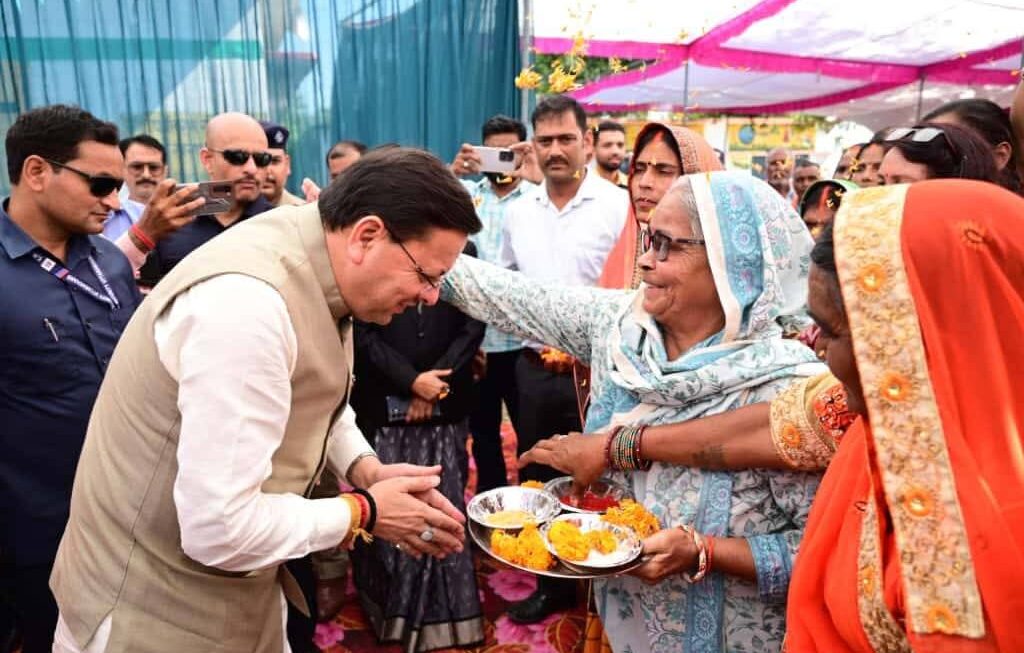 सीएम ने खटीमा-दृमे-लाघाट मार्ग के 20.89 करोड़ रुपये के पुनर्निर्माण कार्यों की शुरुआत की।