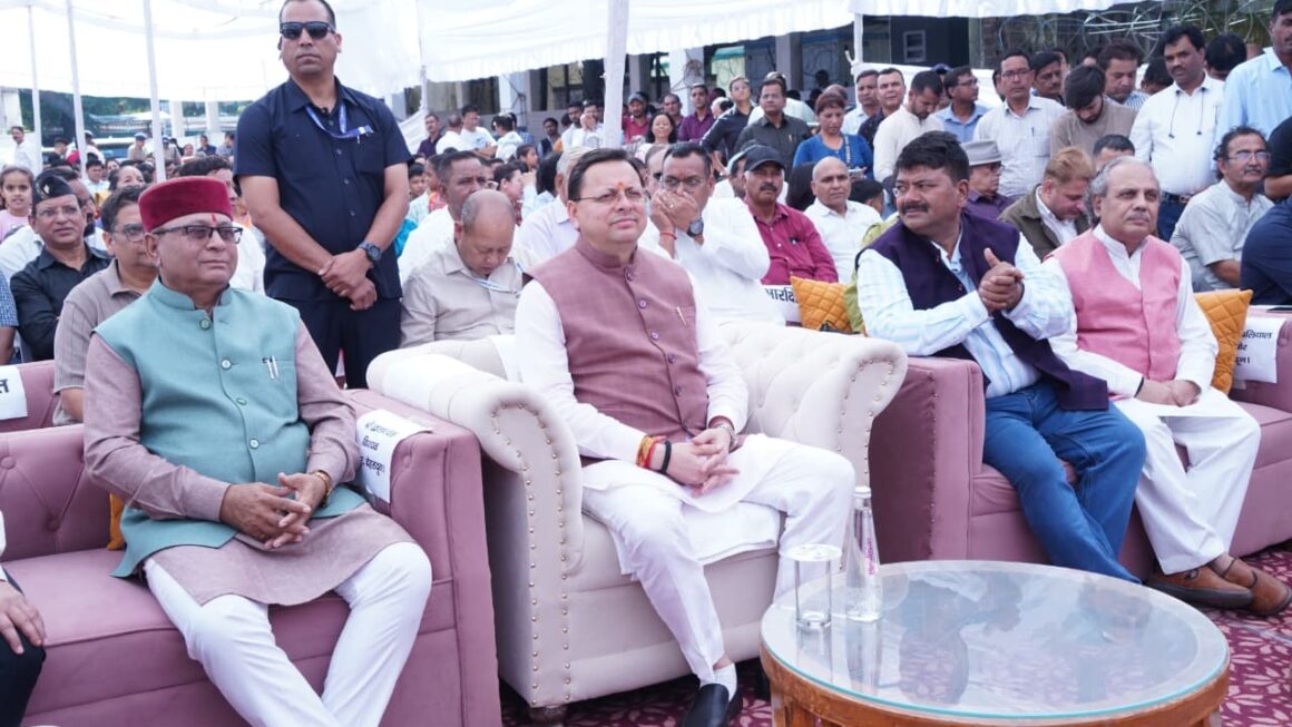 मुख्यमंत्री धामी ने प्रेस क्लब के दीपावली कार्यक्रम में शिरकत की, लक्की ड्रॉ के विजेताओं को पुरस्कृत किया।