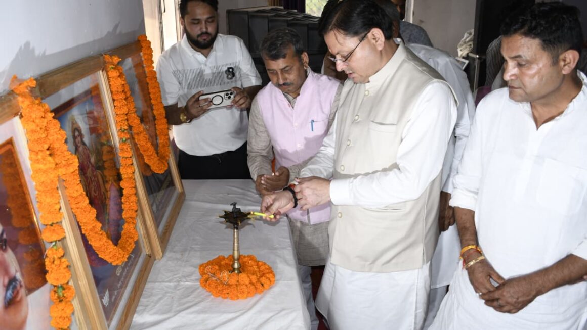 मुख्यमंत्री पुष्कर सिंह धामी ने हल्द्वानी में संगठन पदाधिकारियों से कहा – सोशल मीडिया के माध्यम से स्वदेशी अपनाओ अभियान को जन-जन तक पहुँचाएँ।