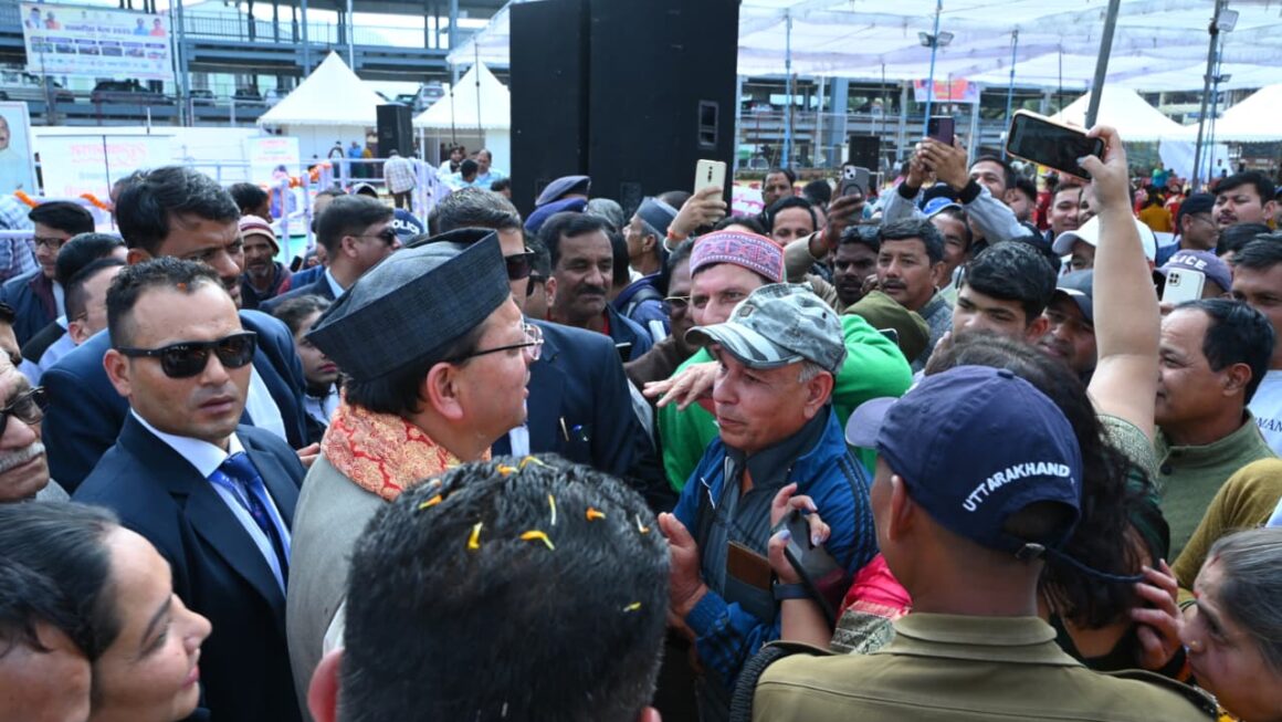 पिथौरागढ़ में सीएम धामी ने सहकारिता मेले का उद्घाटन और करोड़ों की योजनाओं का शुभारंभ किया।