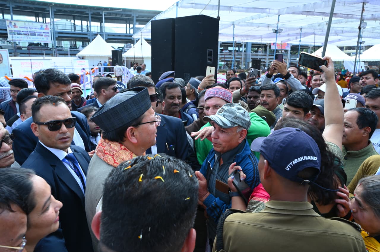 पिथौरागढ़ में सीएम धामी ने सहकारिता मेले का उद्घाटन और करोड़ों की योजनाओं का शुभारंभ किया।