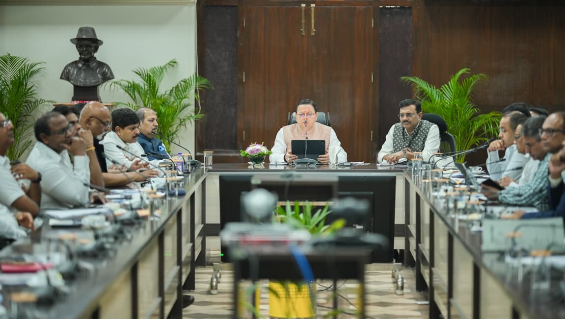 हेल्पलाइन 1905 समीक्षा बैठक में सीएम धामी के निर्देश