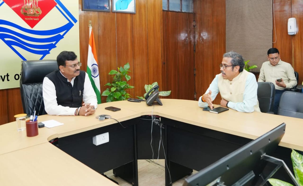 आनन्द बर्द्धन ने कौशल विकास विभाग की समीक्षा करते हुए युवाओं को विदेशों में भी नौकरी दिलाने की आवश्यकता बताई।