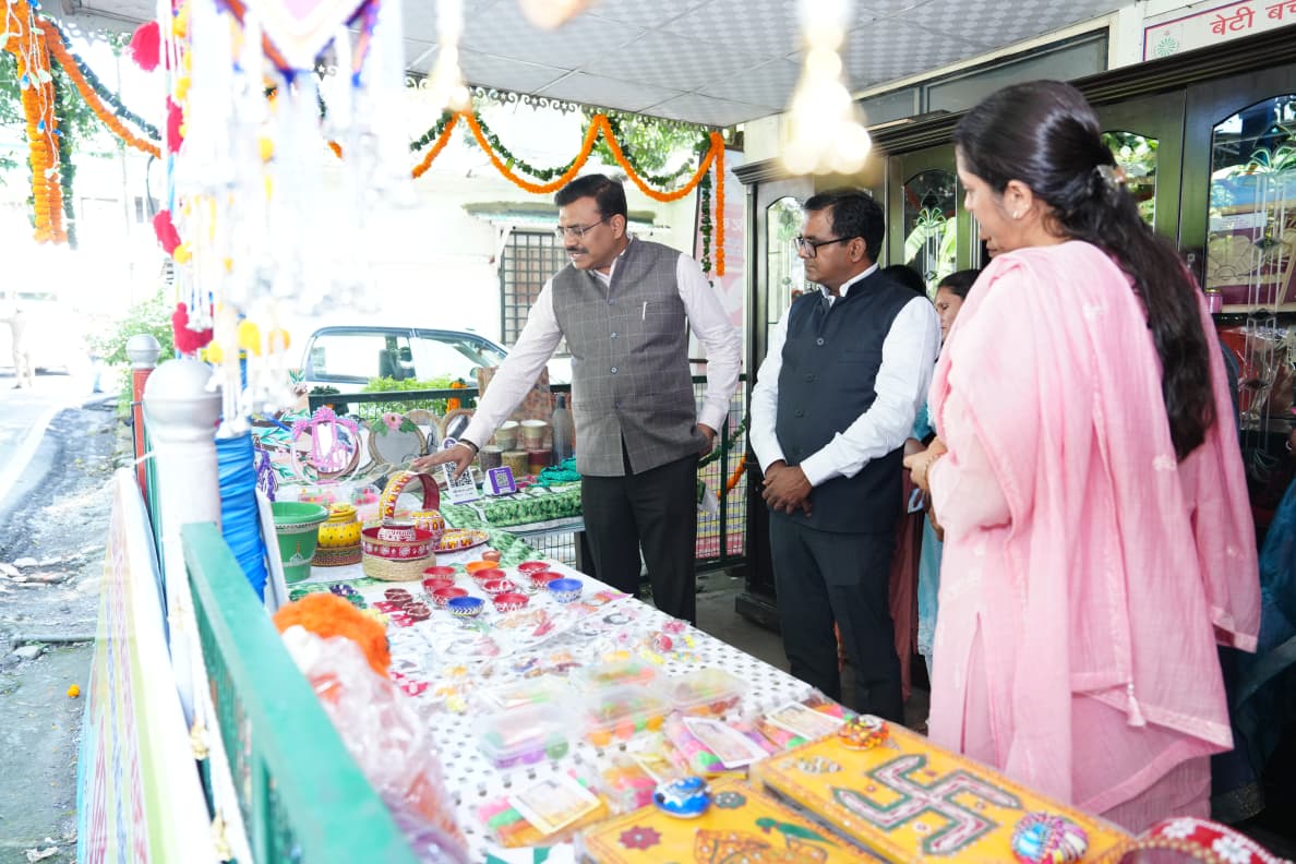 मुख्य सचिव ने बाल संस्थाओं व महिला गृहों के उत्पादों की प्रदर्शनी शुरू की।