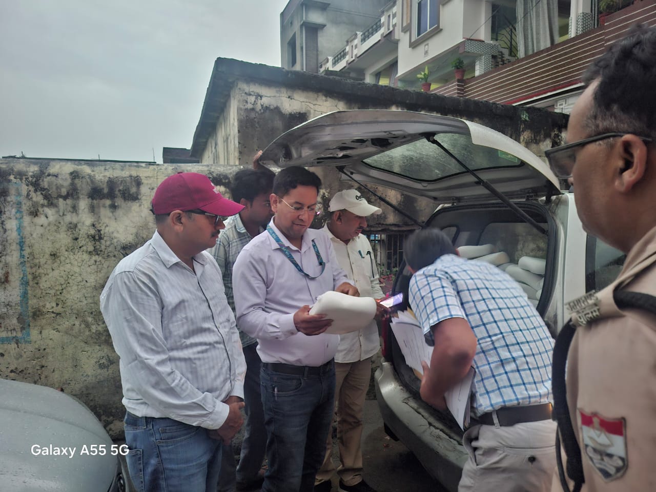 मुख्यमंत्री धामी के सख्त रुख के बाद प्रदेश में मिलावटखोरों पर छापेमारी तेज, ऋषिकेश और भगवानपुर में नकली प्रोडक्ट जब्त।