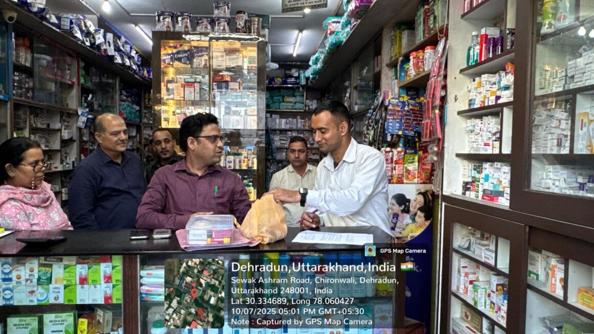 मुख्यमंत्री धामी ने कहा, उत्तराखंड में बच्चों के लिए हानिकारक कोई सिरप नहीं बिकेगा, दर्जनों मेडिकल स्टोरों पर कार्रवाई।