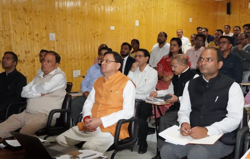 मुख्यमंत्री धामी ने 3300 करोड़ की शारदा कॉरिडोर योजना की समीक्षा की।