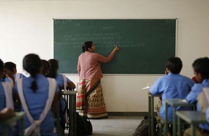 शिक्षकों के तबादलों पर रोक बरकरार, विभाग को मिले हजारों प्रार्थनापत्र।