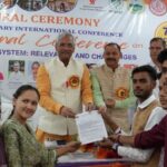 भारत की ज्ञान-परंपरा ‘वसुधैव कुटुम्बकम्’ के आदर्श पर आधारित है- त्रिवेन्द्र रावत