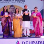 दून इंटरनेशनल स्कूल में साहित्य महोत्सव के दौरान सीएम धामी ने लीडिंग लेडीज ऑफ इंडिया पुस्तक का अनावरण किया।