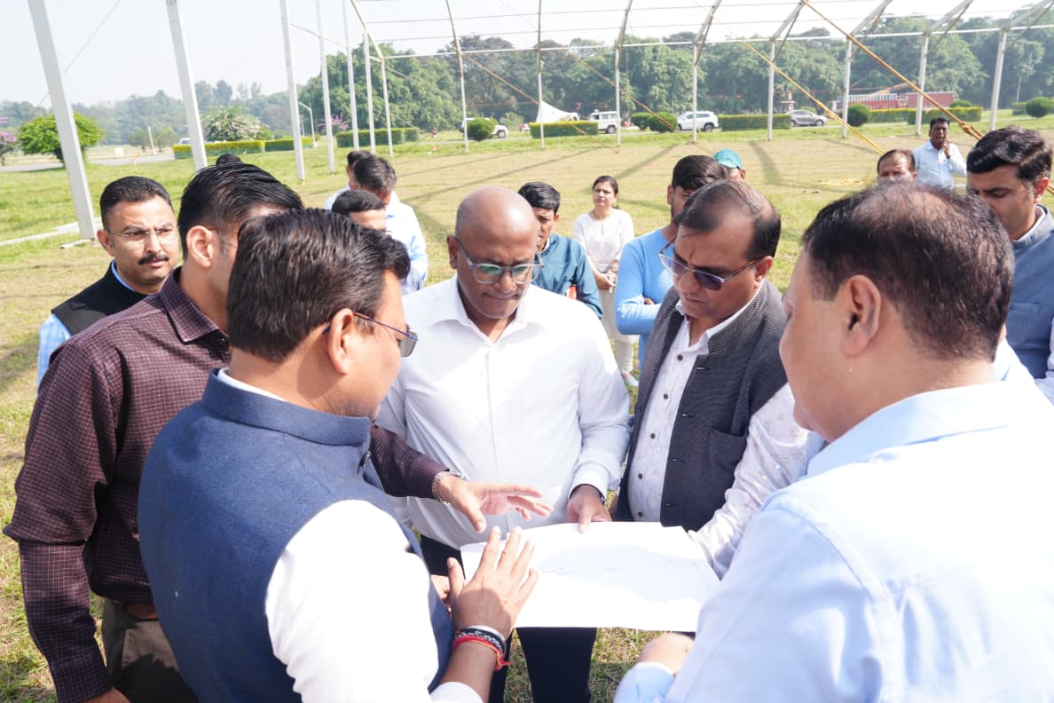 उत्तराखंड रजत जयंती के अवसर पर 9 नवम्बर को आयोजित मुख्य कार्यक्रम की तैयारियों का जायजा मुख्य सचिव आनन्द बर्द्धन ने FRI में लिया।