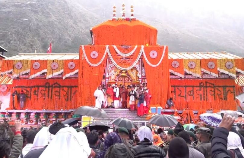 आज 2:56 बजे बद्रीनाथ धाम के कपाट शीत ऋतु के लिए सील कर दिए जाएंगे।