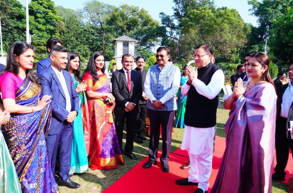 IAS अधिकारियों के साथ अनौपचारिक चर्चा में सीएम धामी ने कहा— “यह दशक उत्तराखंड को समर्पित है।”