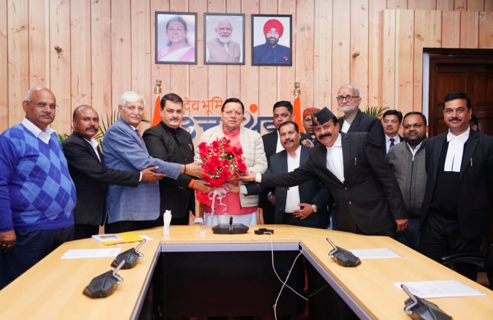अधिवक्ताओं की मांगों पर सीएम धामी का आश्वासन