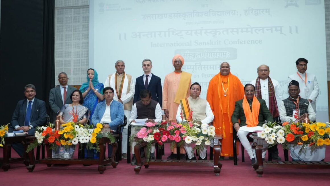 सीएम पुष्कर सिंह धामी ने हरिद्वार में संस्कृत सम्मेलन में शिरकत कर संस्कृत विकास आयोग बनाने की घोषणा की।