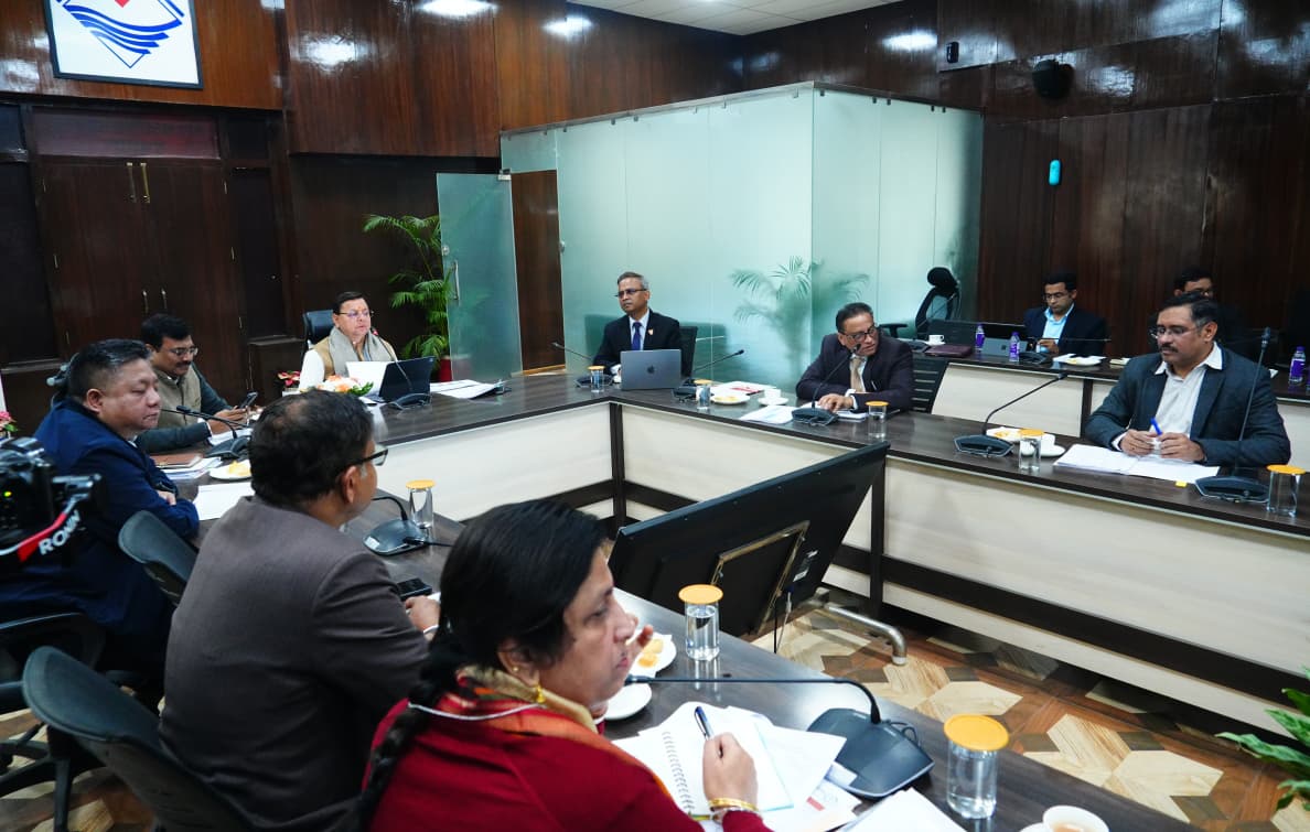 मुख्यमंत्री ने अधिकारियों को दिए राजस्व वसूली बढ़ाने के निर्देश