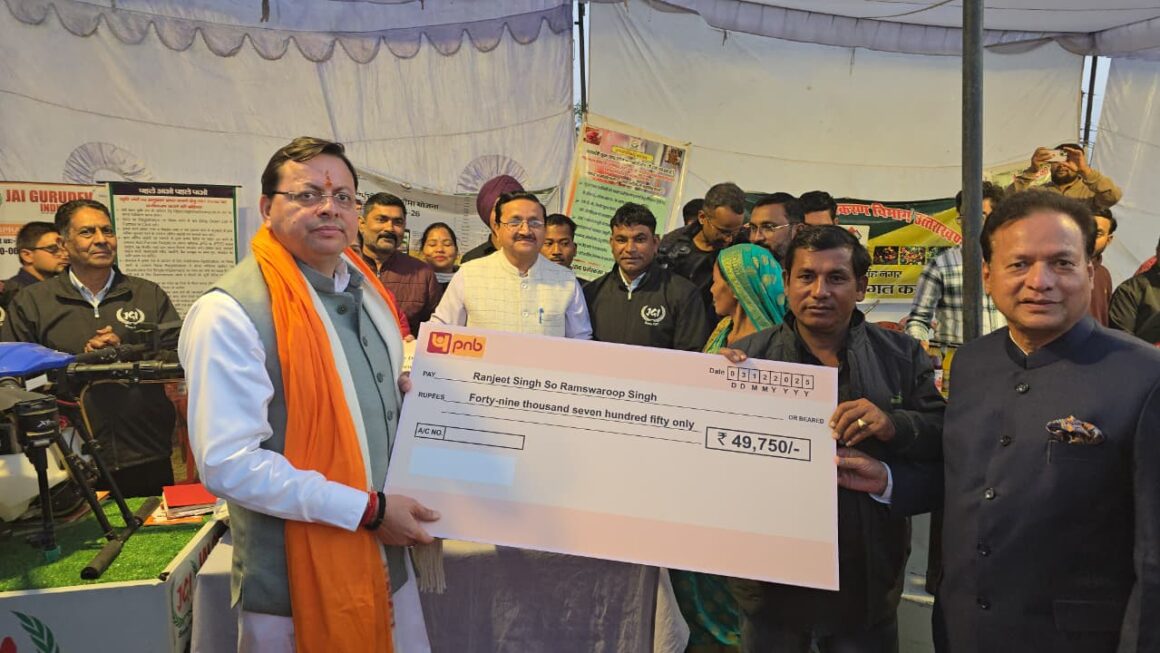 किसानों ने गन्ना मूल्य बढ़ाने के फैसले पर मुख्यमंत्री धामी को धन्यवाद कहा।