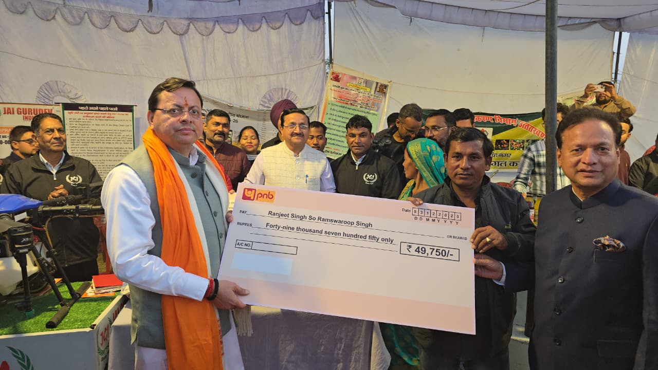 किसानों ने गन्ना मूल्य बढ़ाने के फैसले पर मुख्यमंत्री धामी को धन्यवाद कहा।