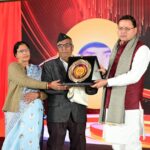 अनन्य सम्मान कार्यक्रम में उपस्थित होकर मुख्यमंत्री धामी ने शहीद सैनिकों के परिजनों को सम्मानित किया।