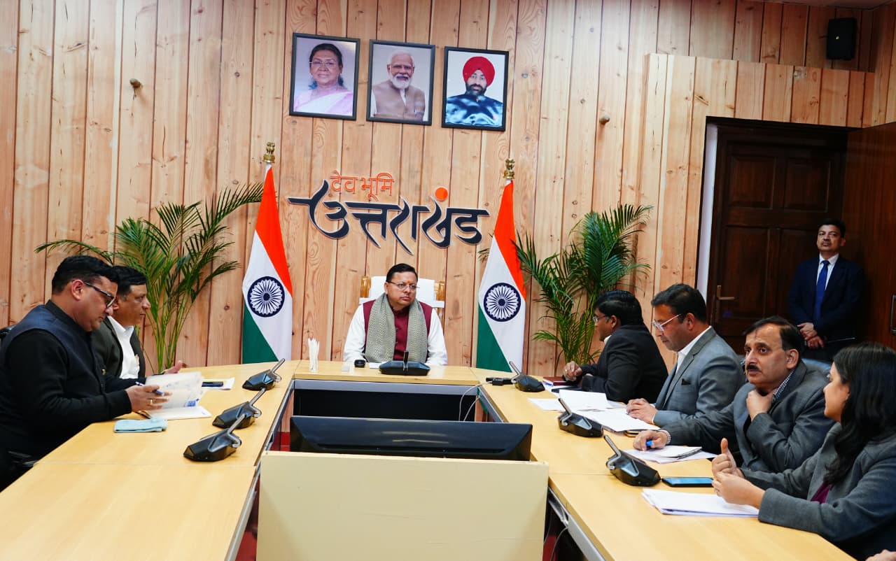 समाज कल्याण विभाग के पेंशन वितरण कार्यक्रम में मुख्यमंत्री पुष्कर सिंह धामी ने लाभार्थियों के कल्याण को लेकर कई निर्देश दिए।