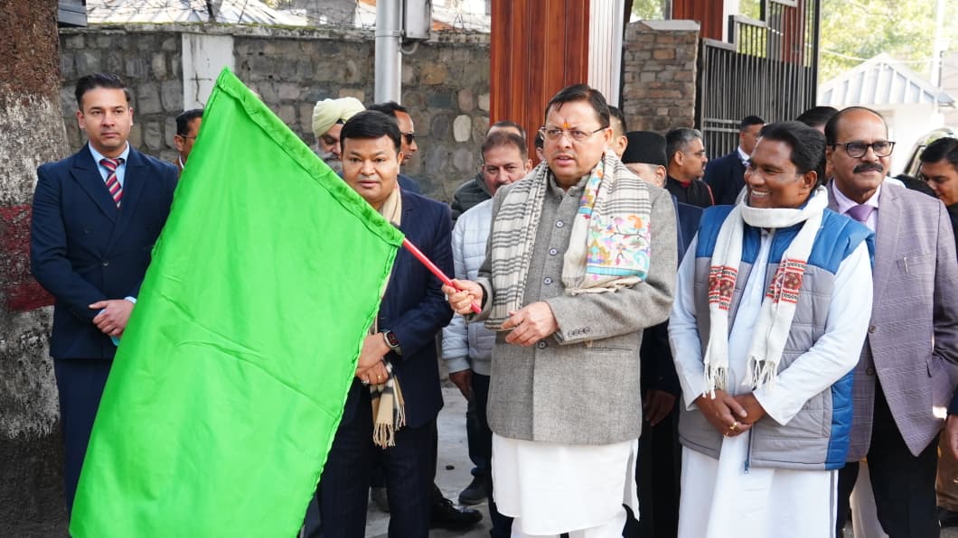 मुख्यमंत्री पुष्कर सिंह धामी ने ग्रामीण गढ़वाल समग्र स्वास्थ्य सेवा परियोजना के तहत मोबाइल मेडिकल यूनिट वाहनों को मुख्यमंत्री कैम्प कार्यालय से रवाना किया।