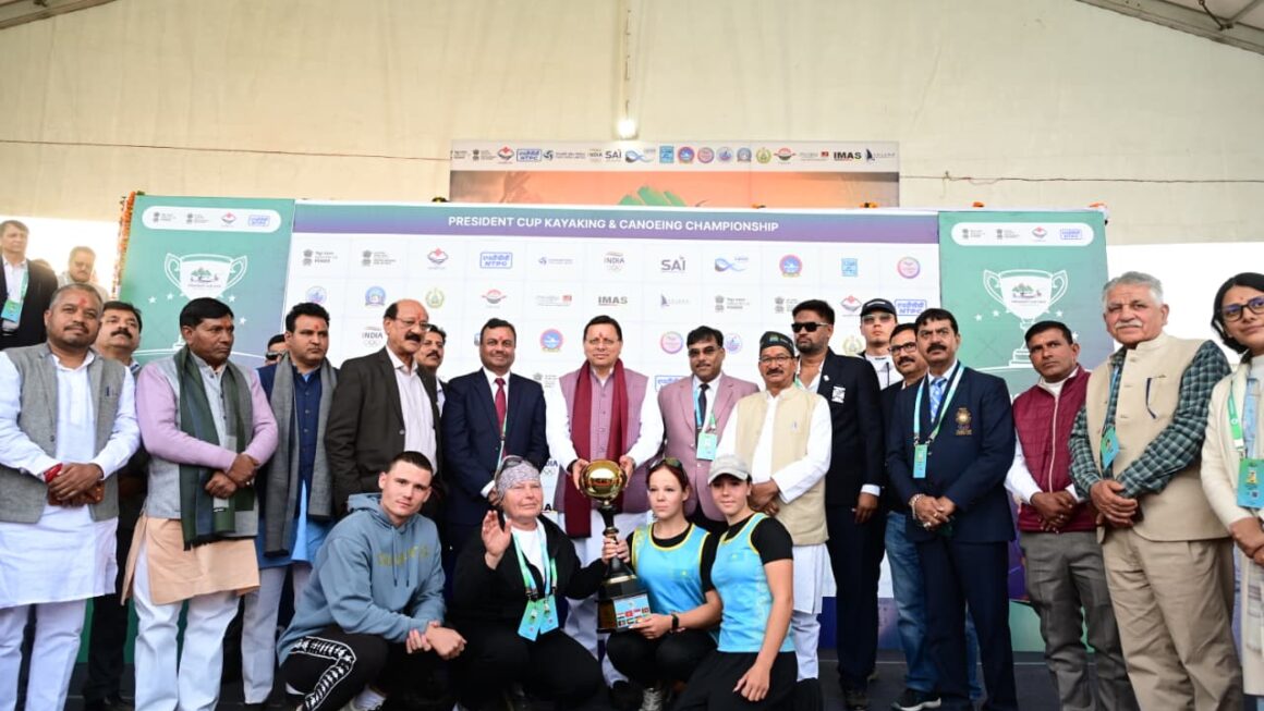 टिहरी झील में हुए “इंटरनेशनल प्रेसीडेंट कप-2025’’ व “चतुर्थ टिहरी वाटर स्पोर्ट्स कप-2025’’ के समापन समारोह में सीएम धामी ने शिरकत की और देश-विदेश के खिलाड़ियों के उत्साह व खेलभावना की प्रशंसा की।