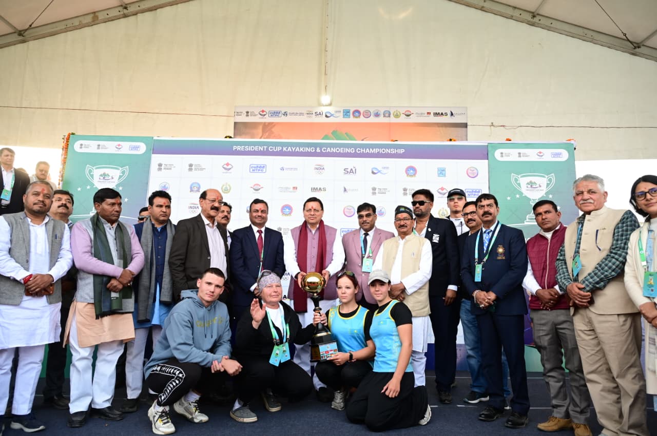 टिहरी झील में हुए “इंटरनेशनल प्रेसीडेंट कप-2025’’ व “चतुर्थ टिहरी वाटर स्पोर्ट्स कप-2025’’ के समापन समारोह में सीएम धामी ने शिरकत की और देश-विदेश के खिलाड़ियों के उत्साह व खेलभावना की प्रशंसा की।