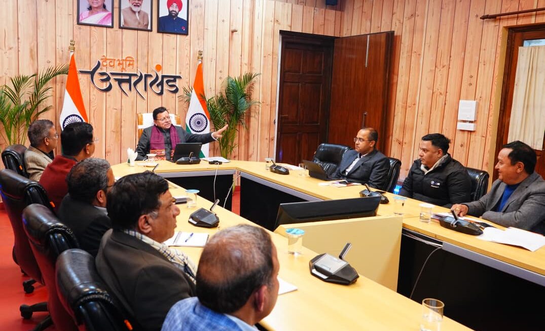 मुख्यमंत्री धामी ने 20 दिसंबर तक केएमवीएन एवं जीएमवीएन की सुविधाएं सुदृढ़ करने और होटल मालिकों के साथ समन्वय बैठक करने को कहा।