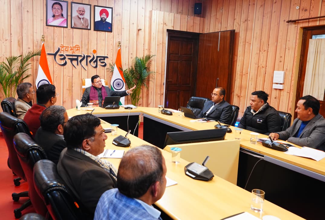 मुख्यमंत्री धामी ने 20 दिसंबर तक केएमवीएन एवं जीएमवीएन की सुविधाएं सुदृढ़ करने और होटल मालिकों के साथ समन्वय बैठक करने को कहा।