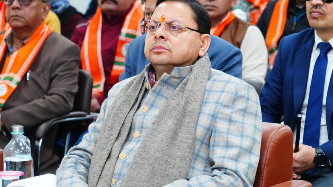 मुख्यमंत्री पुष्कर सिंह धामी ने प्रधानमंत्री नरेंद्र मोदी के मन की बात के 130वें एपिसोड को सुना।