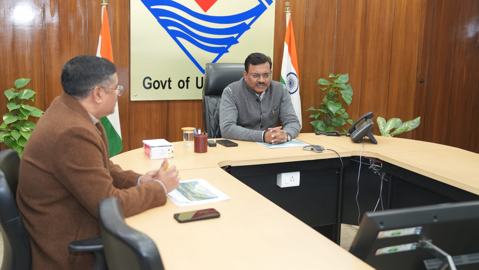 मुख्य सचिव आनन्द बर्द्धन ने सिंचाई विभाग द्वारा निर्माणाधीन जमरानी एवं सौंग बांध परियोजनाओं की समीक्षा की।